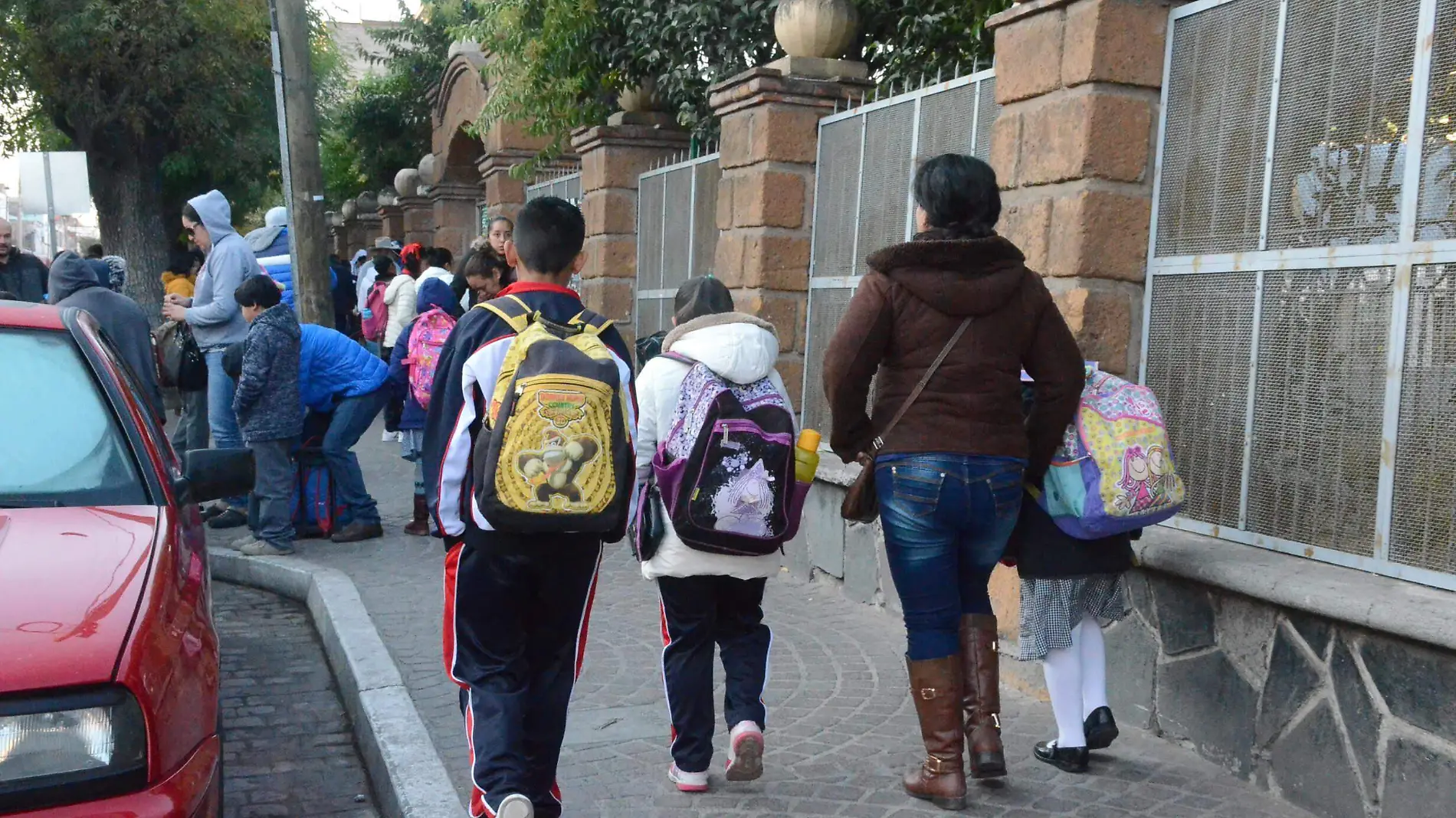 El regreso a clases transcurrió sin incidentes este miércoles a pesar de las bajas